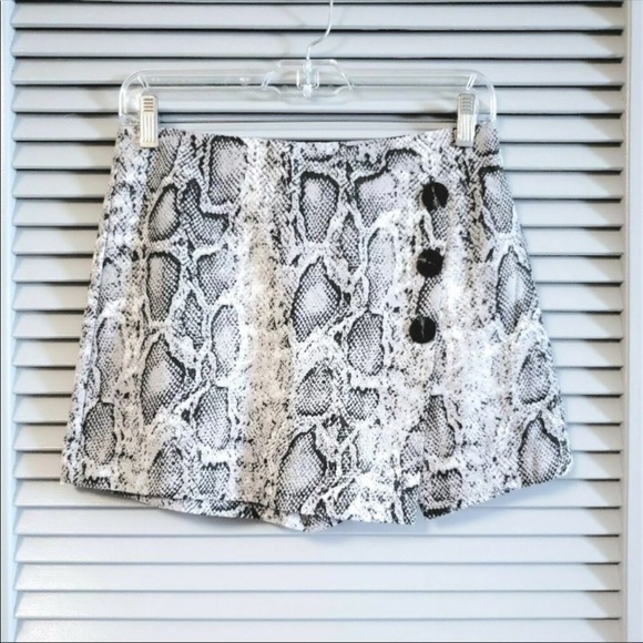 She and Sky Pants - She & Sky Snakeskin Button Gray Skort